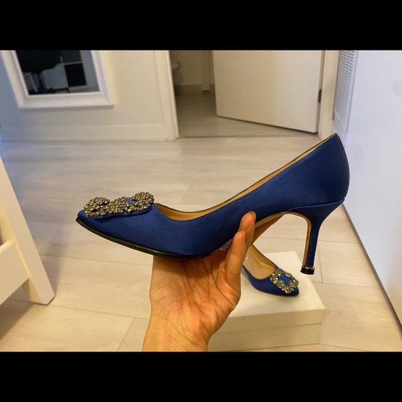 MANOLO BLAHNIK Hangisi 70 Satin Pumps - Picture 4 of 9